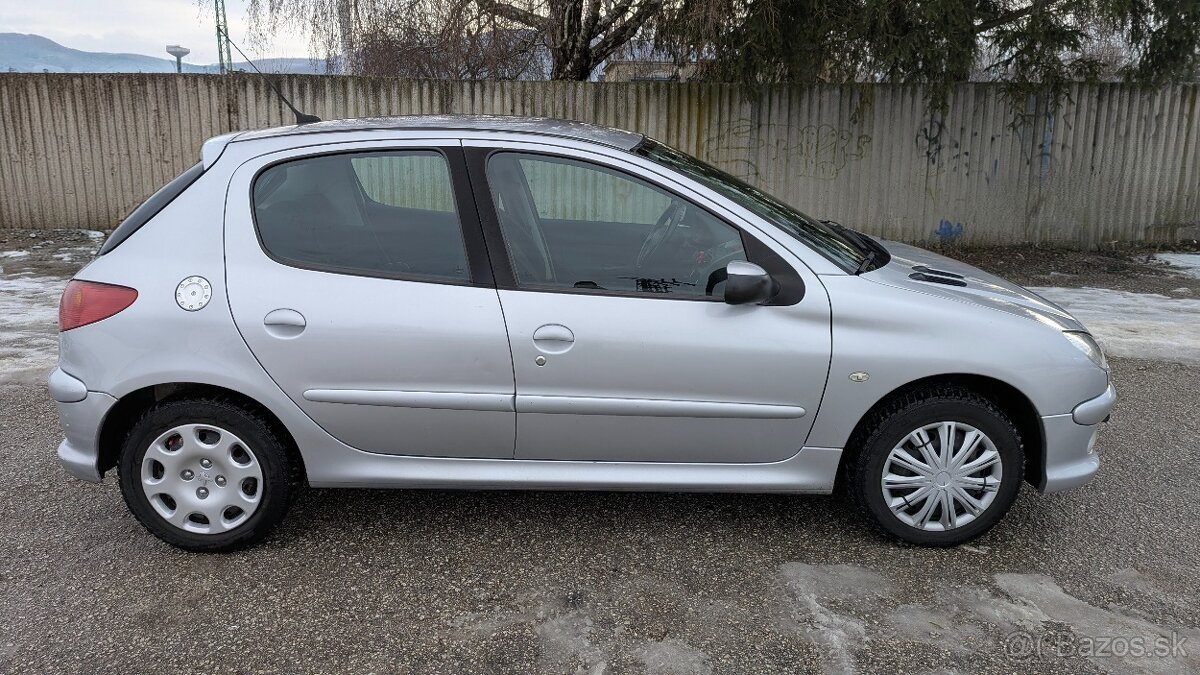 Peugeot 206 1.4 benzín 2006 - 5
