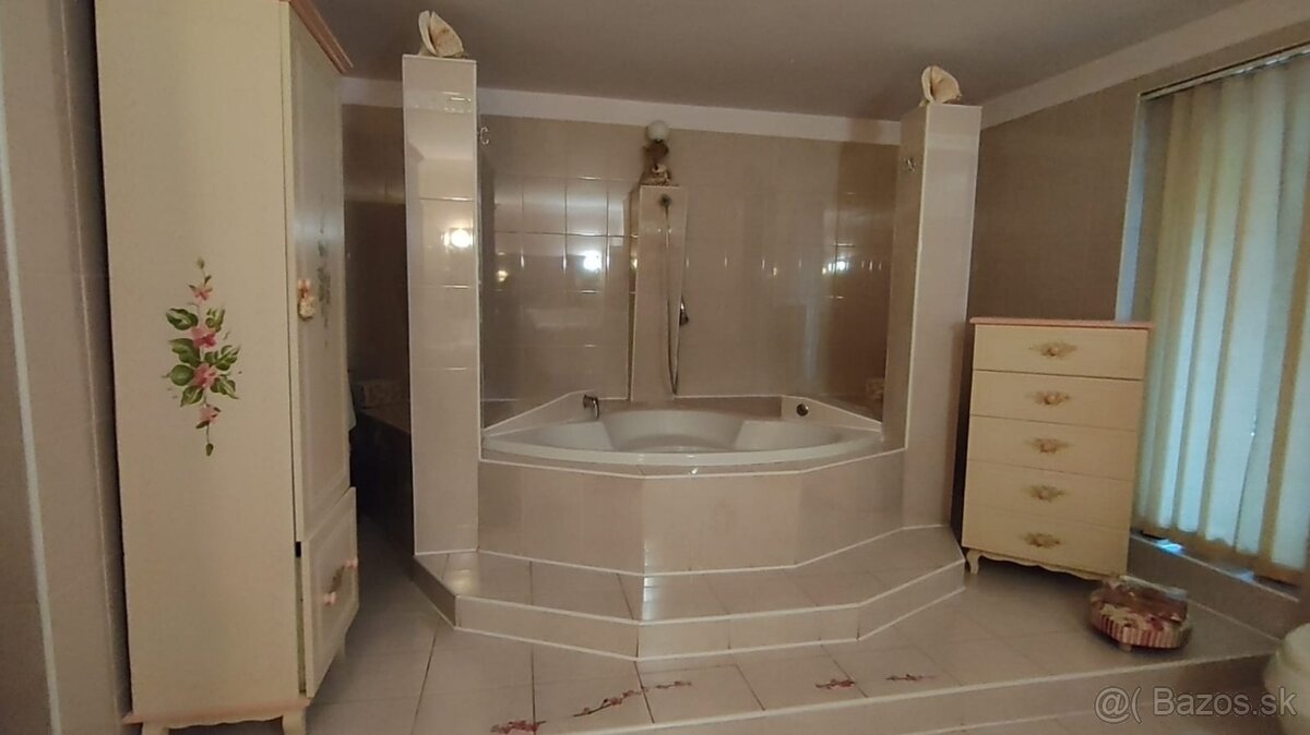 VÝRAZNE ZNÍŽENÁ CENA PREDAJ RODINNÉHO DOMU V KOMÁRNE - 5