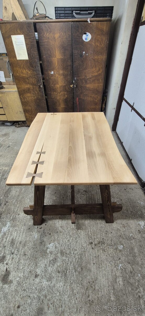 Masívny jedálenský stôl - 5