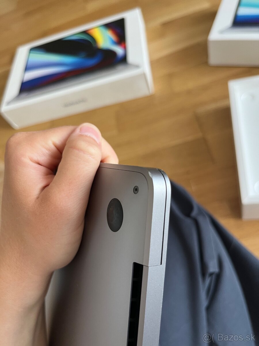 MacBook Pro 16" (Late 2019) - 5