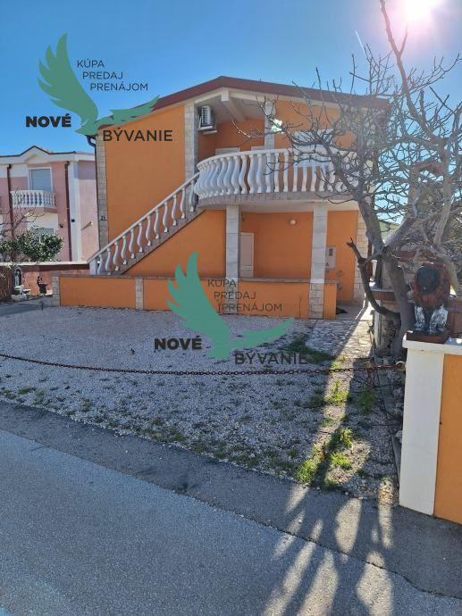 Na predaj dom v druhej rade od mora s výhľadom na more, len - 5