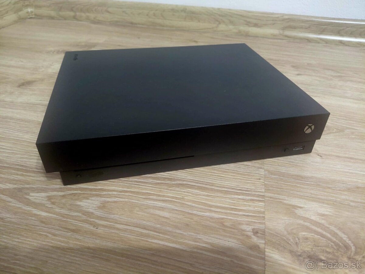Xbox One X 1TB ( 2x Ovladač ) - 5