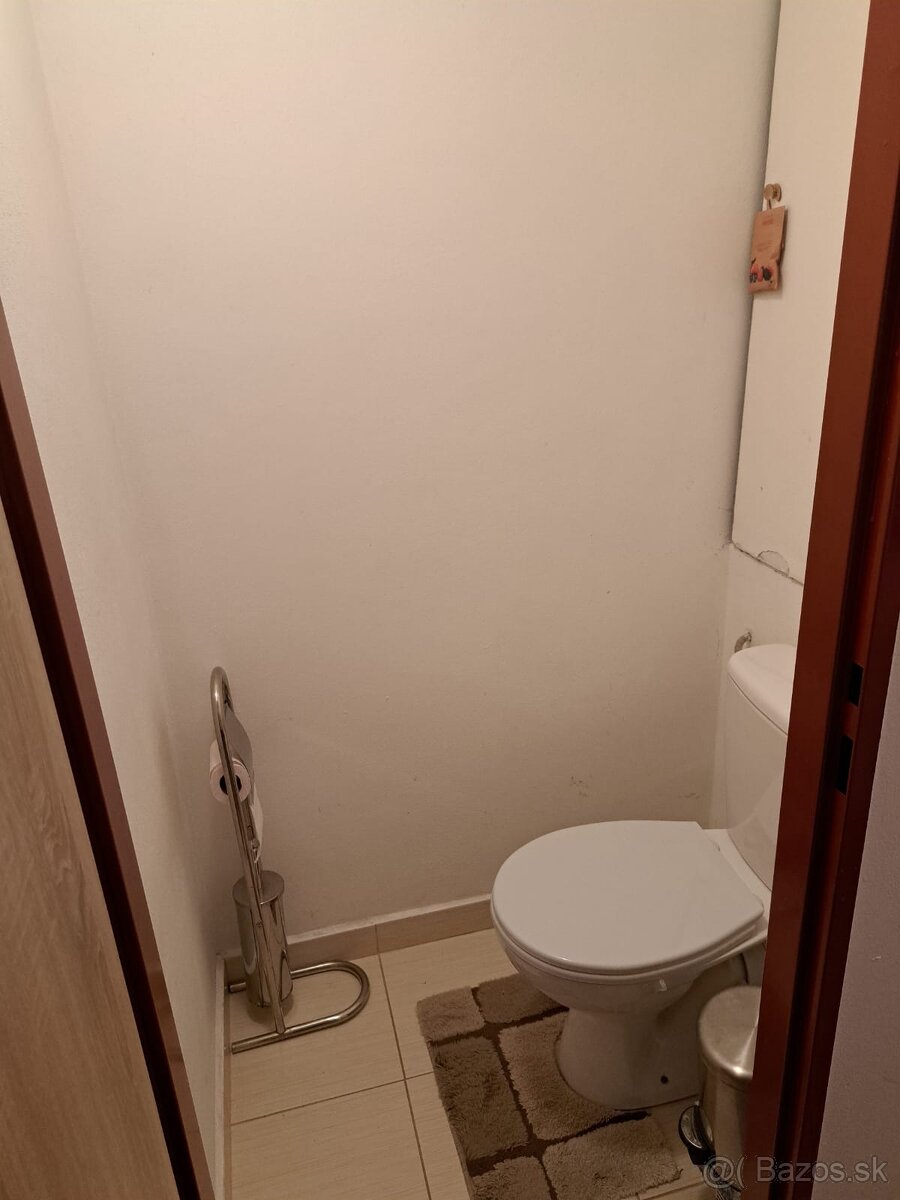 PREDÁM PRIESTRANNÝ 2 IZBOVÝ BYT VO VYHĽADÁVANEJ LOKALITE VO - 5
