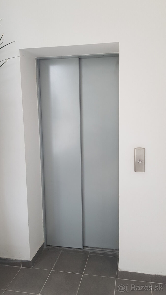 Prenájom kancelárie 18,4 m2 ul. Bytčická - 5