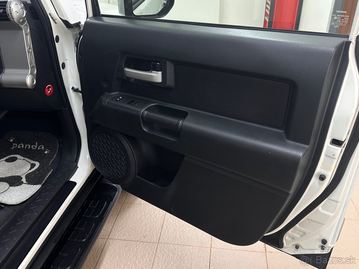 Toyota FJ Cruiser - 5