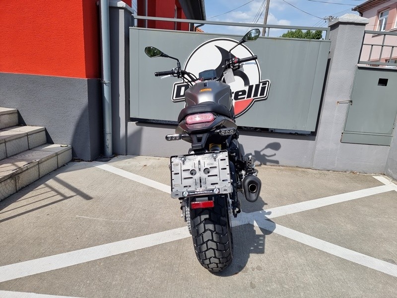 Benelli Leoncino 800 - 5