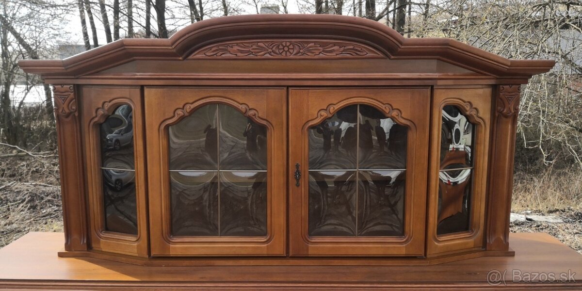 Rustikálna dlhá komoda s vitrínou - 5