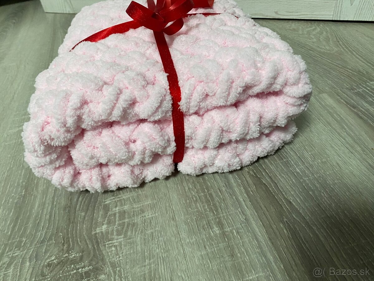 Háčkovaná baby pink (ružová) deka z jemnej evo vlny - 5