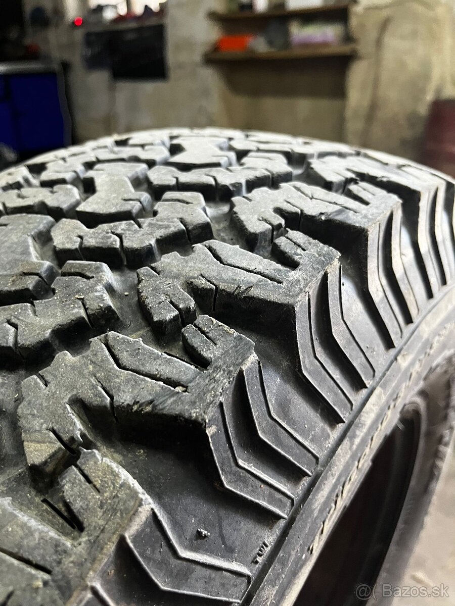 Predám bfgoodrich 31x10,5 r15