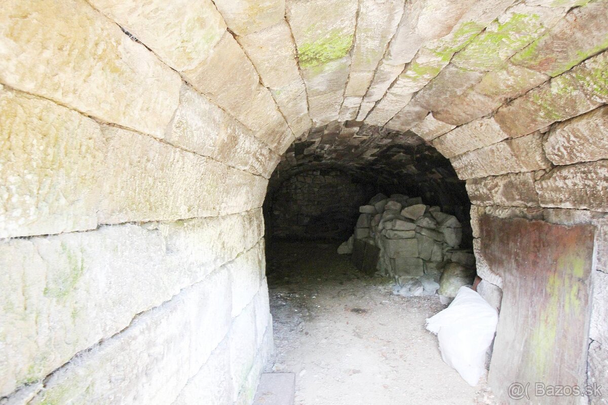 Predám rodinný dom za cenu pozemku v obci Drážovce pri K - 5