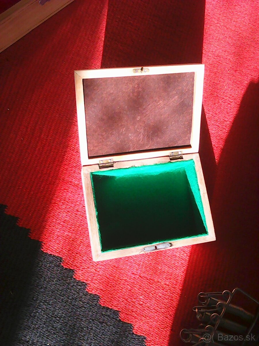 doza drevena zdobena- jelen - 5