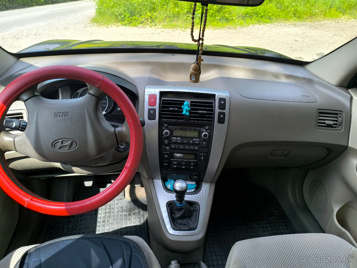Predám HYUNDAI TUCSON SUV 2.0 103kw 4x4 - 5