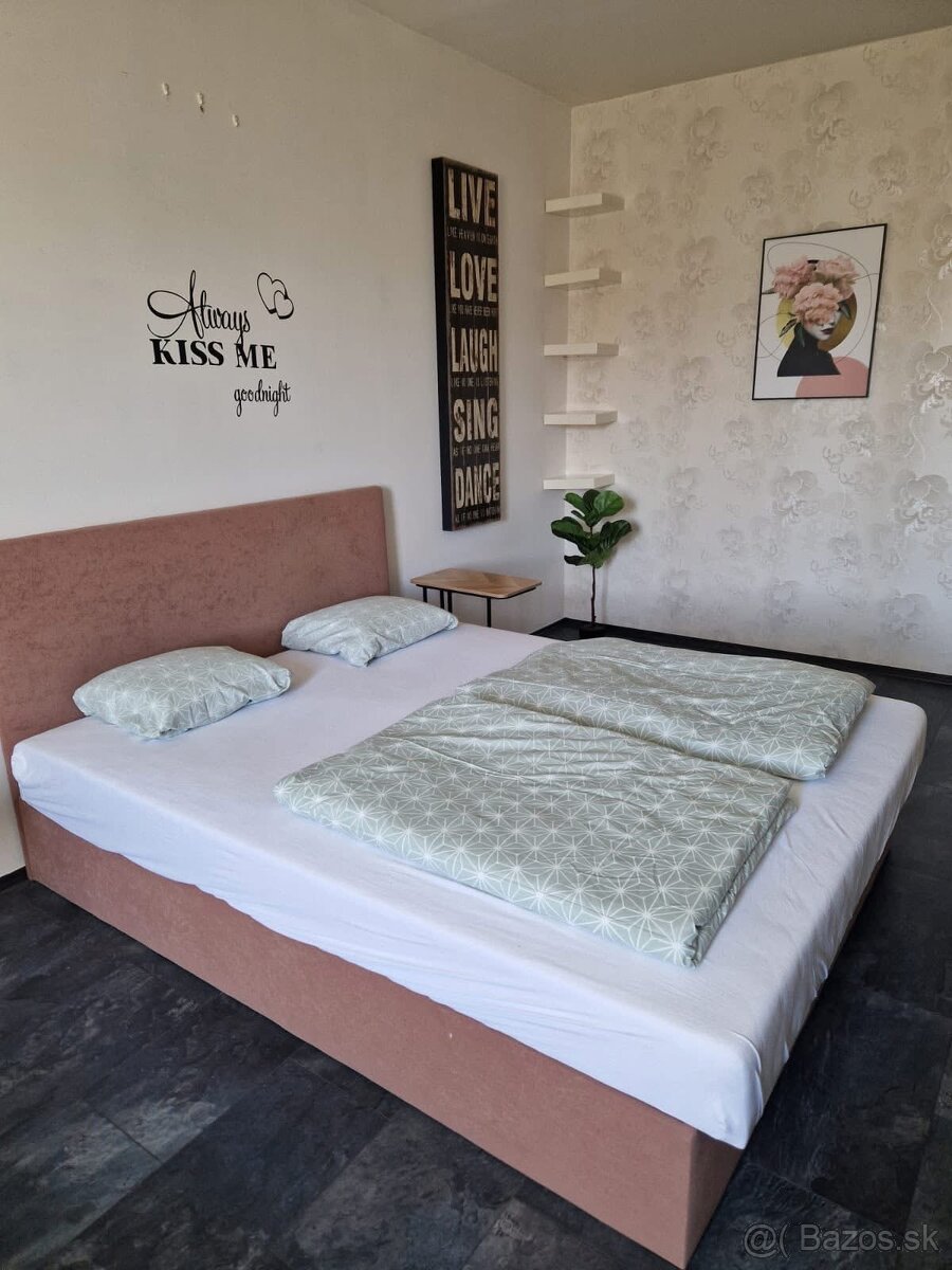 V Štúrovo na predaj 4. izbový byt - 5