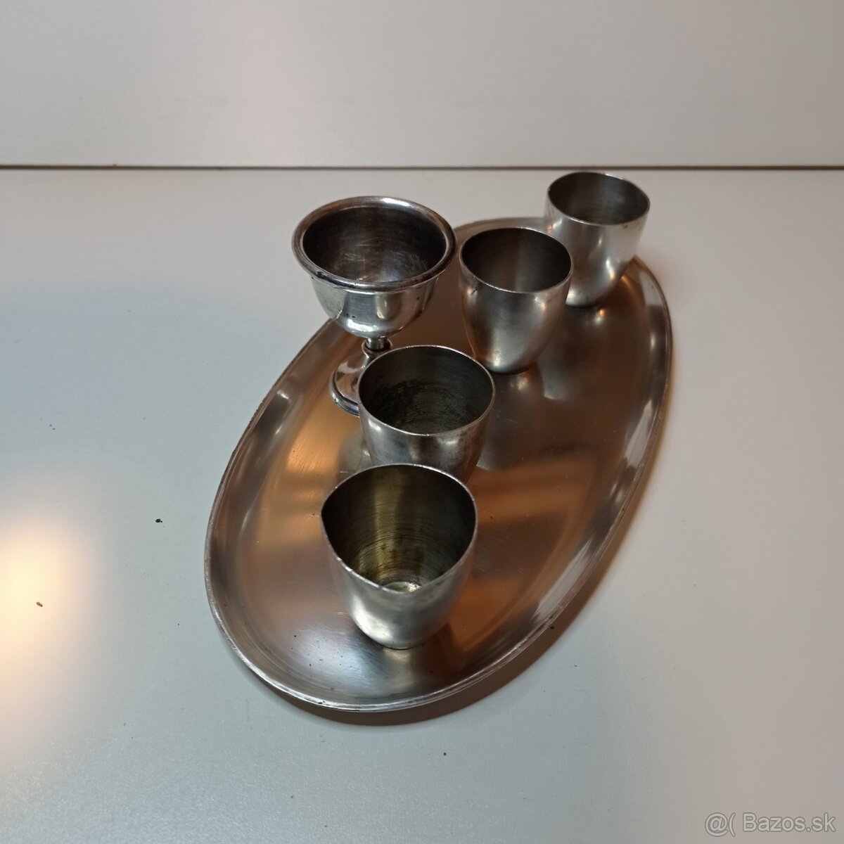 starožitná sada: alpaková tácka, štamprlíky - 5