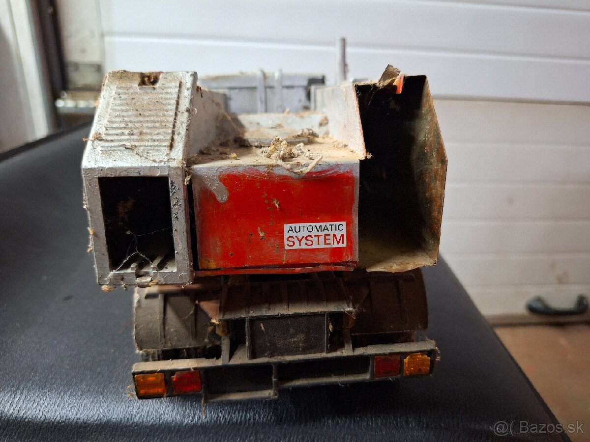 Plechové auto hračka - 5