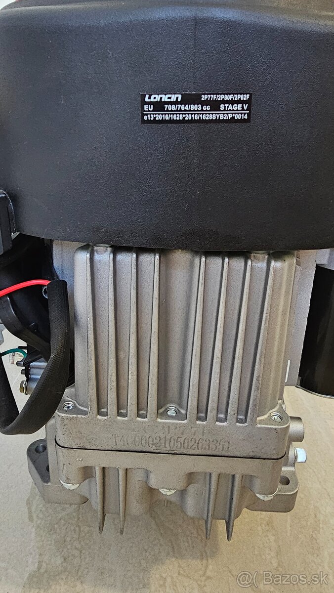 Dvouválcový motor Loncin 22HP - 5