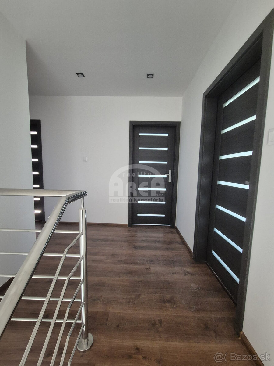 Novostavba dvojpodlažného rodinného domu v obci Kravany - 5