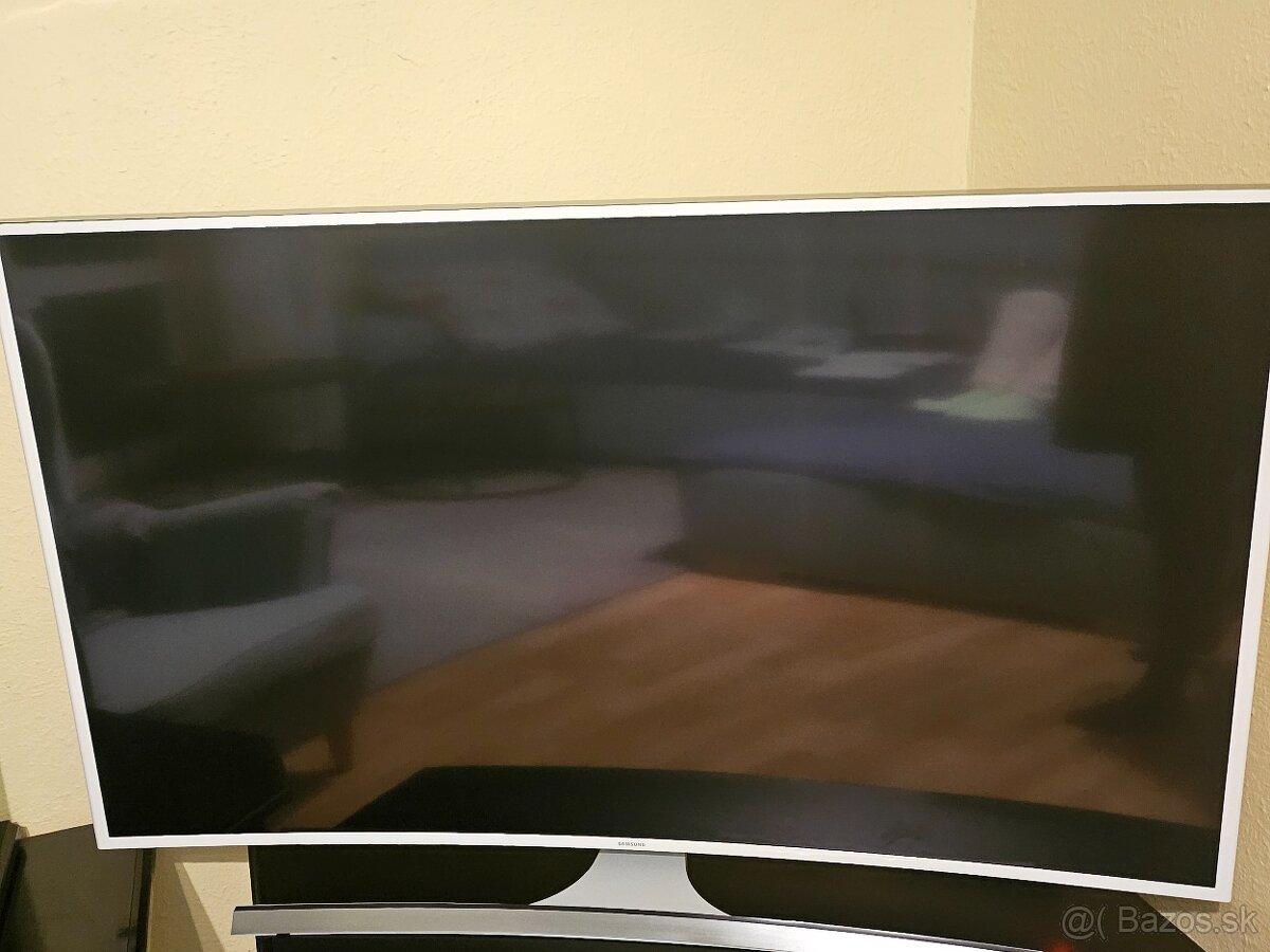 Predam zahnuty televizor Samsung smart - 5