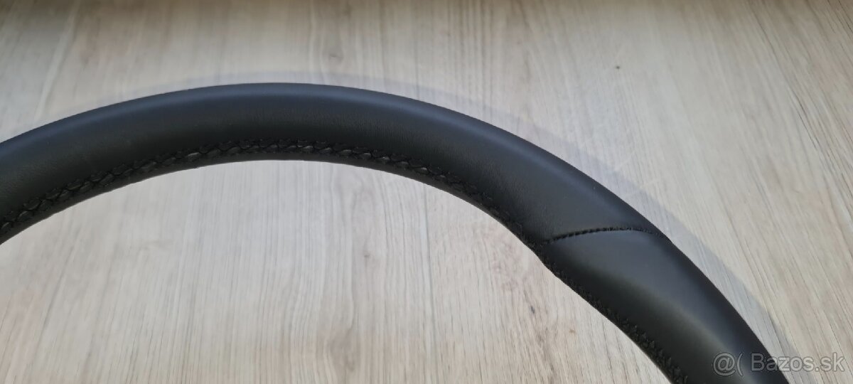 Novy Kožený volant F1 riadenie VW - 5