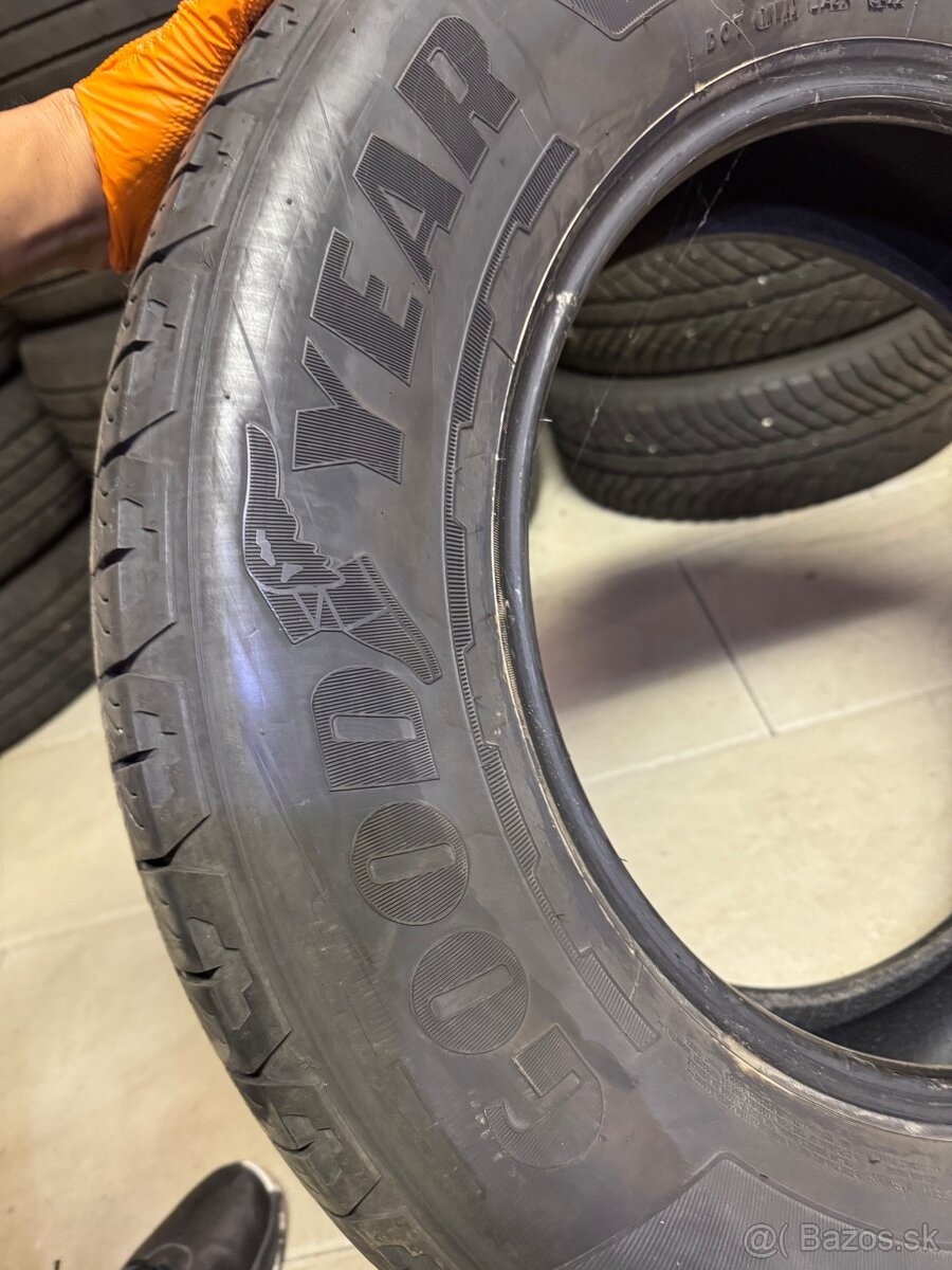 Goodyear 255/65 R18 celoročné