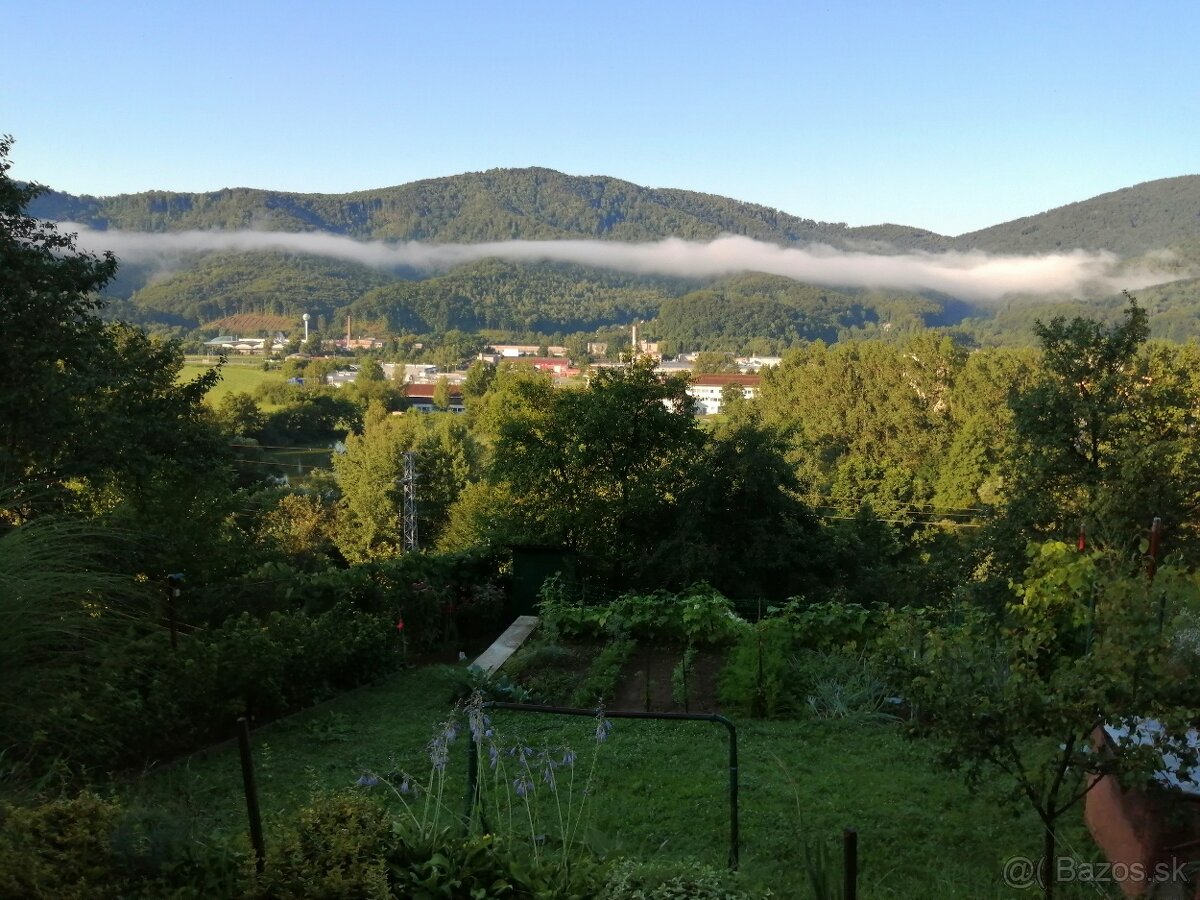 Udržiavaná záhrada s chatkou nad Bagroviskom – 448 m² - 5