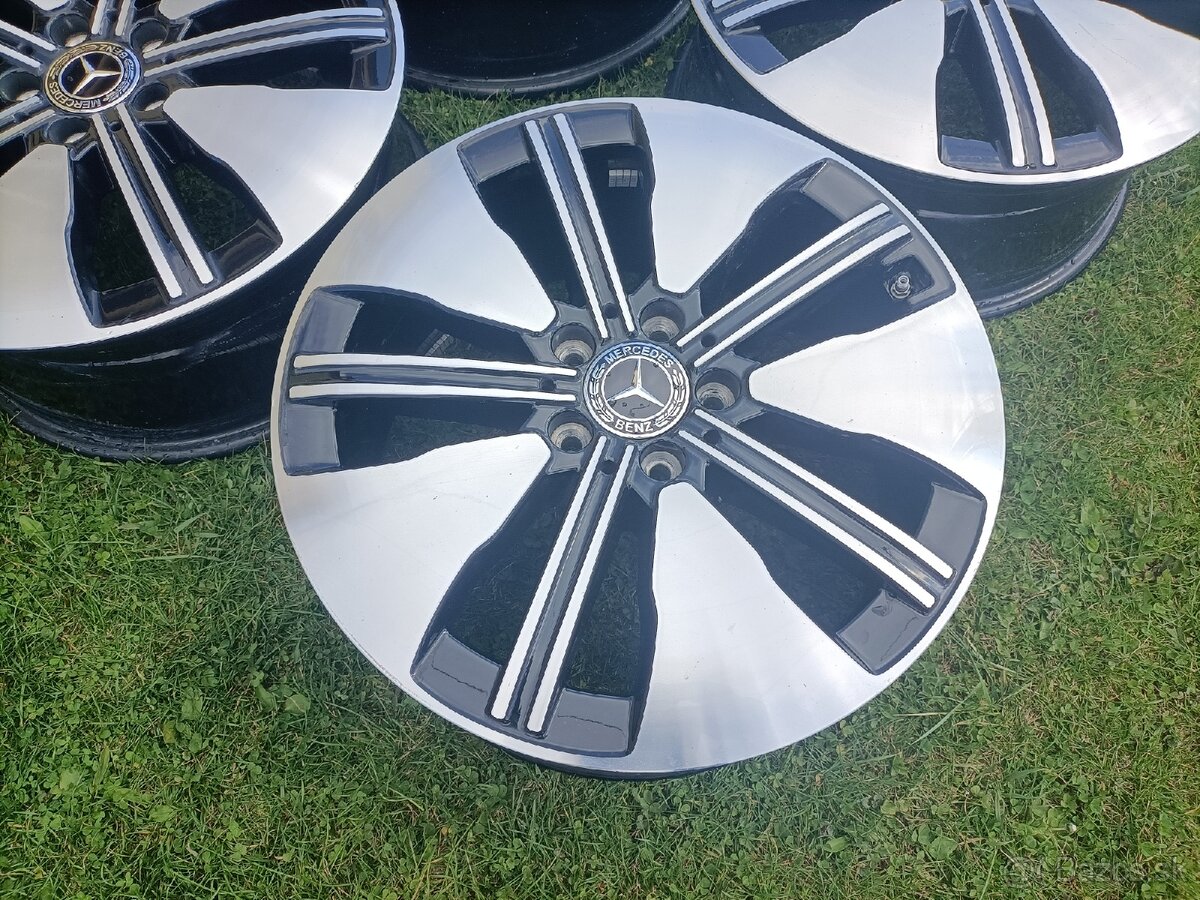 Original R18 Mercedes - 5