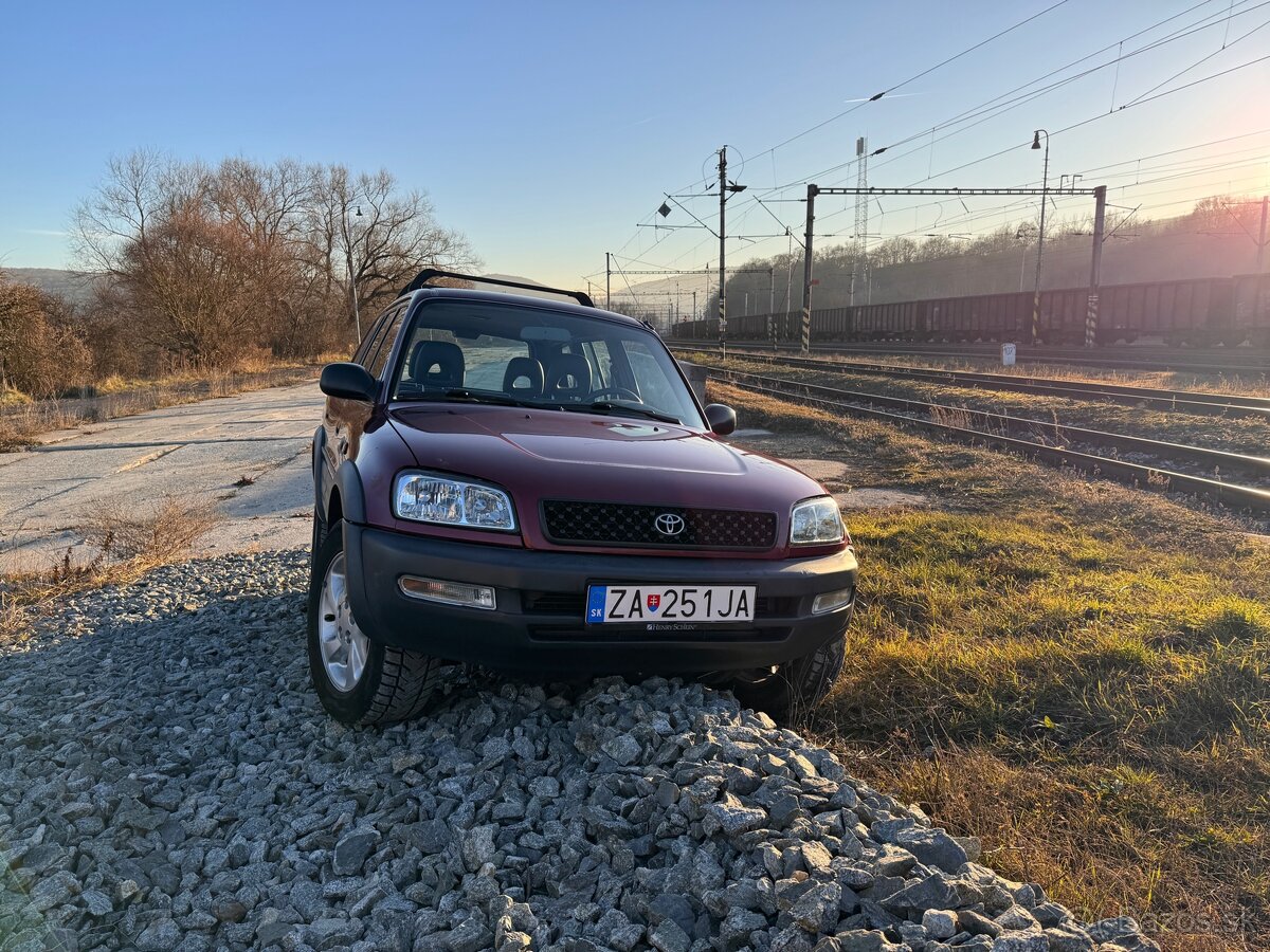 Toyota RAV4 4x4 NOVÁ STK, EK