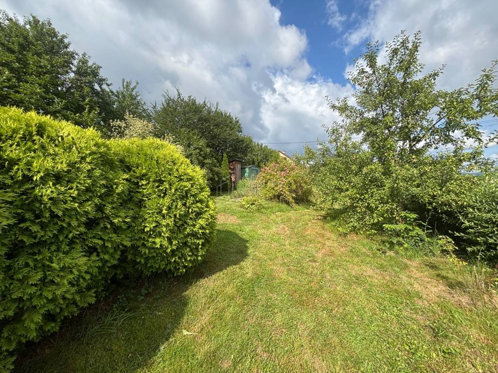 Predaj nádherného stavebného pozemku so záhradným domčekom v - 5