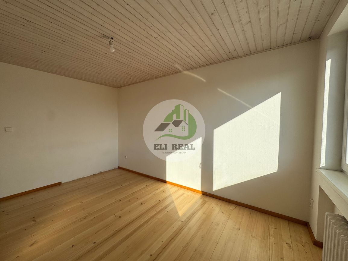 Prenájom priestranného mezonetového bytu s garážou a záhrado - 5