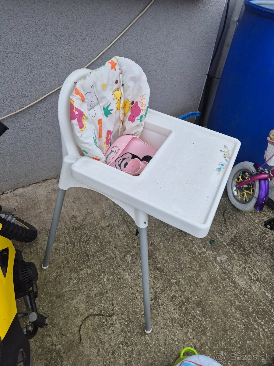 Hračky a ikea stolička - 5