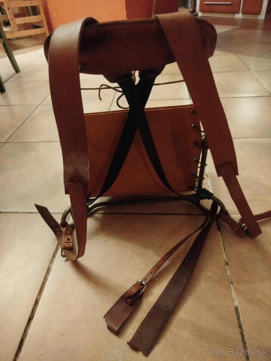 Starý kožený turistický nosič - 5