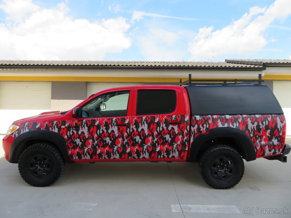 TOYOTA HILUX 2.5 D-4D // 230000KM // 4X4 // SR // 1.MAJITEĽ