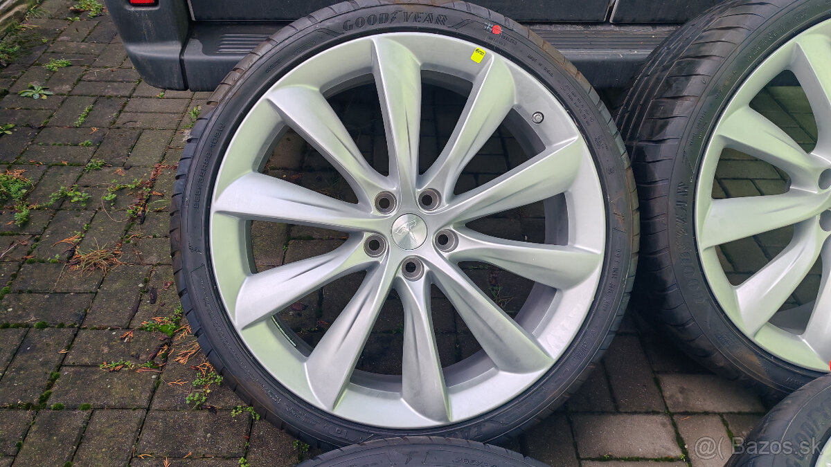 5x120 R22 --- TESLA MODEL X