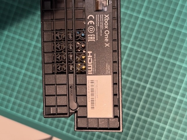 XBOX One X 1TB + 1 ovládač + 1 hra - 5