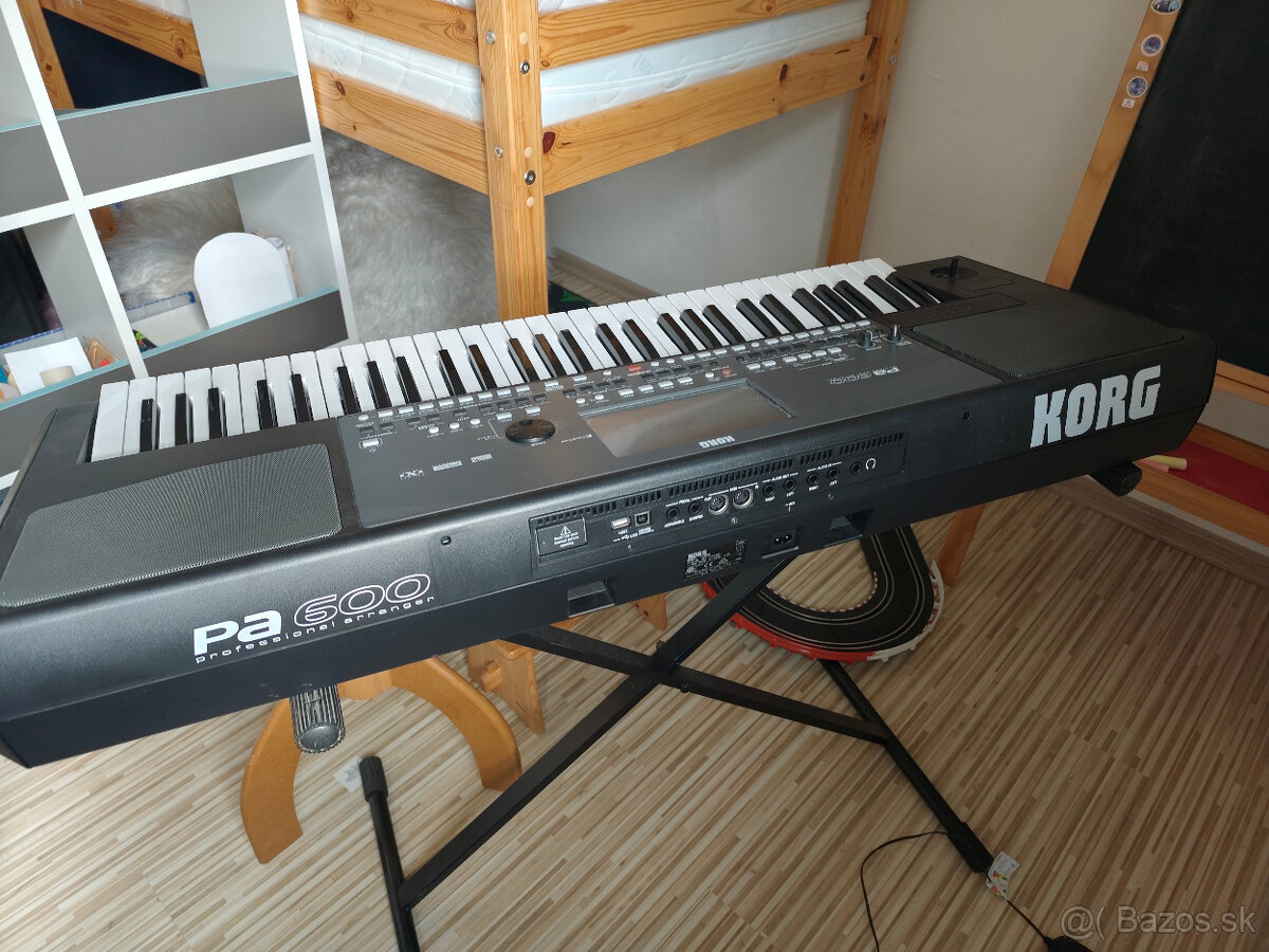 KORG PA 600 - 5
