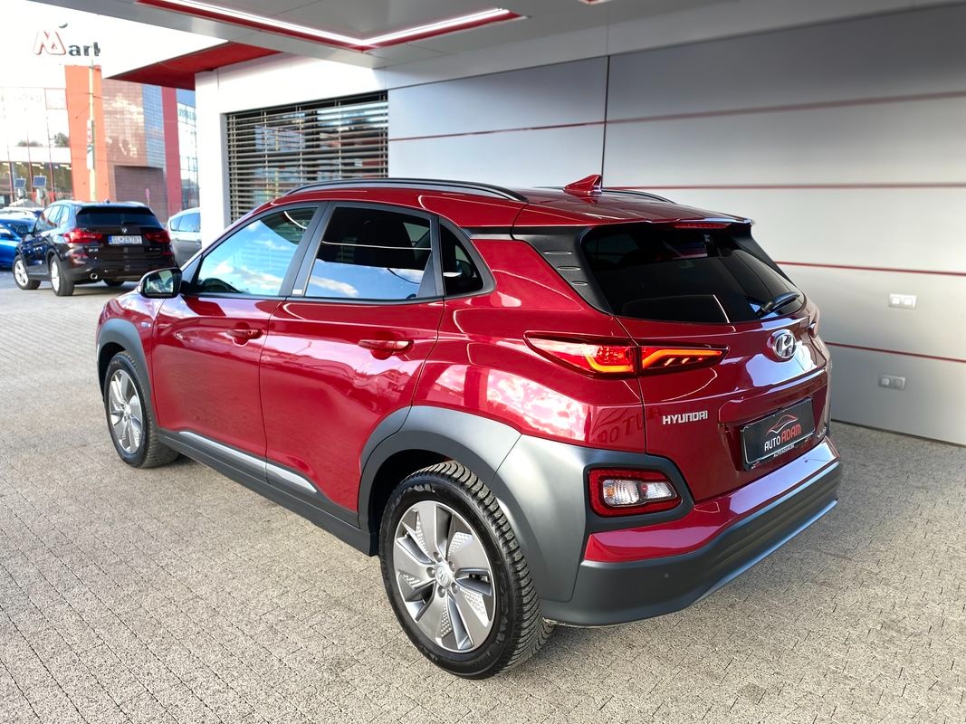 Hyundai Kona Electric 150kW Premium+ 64 kWh ZÁRUKA 11/2025