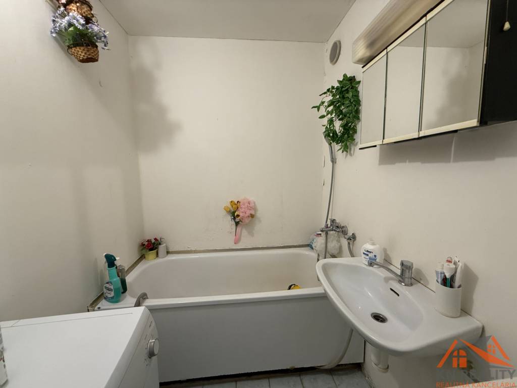 VÝBORNÁ LOKALITA Veľkometrážny 3 izbový byt s loggiou Galan - 5