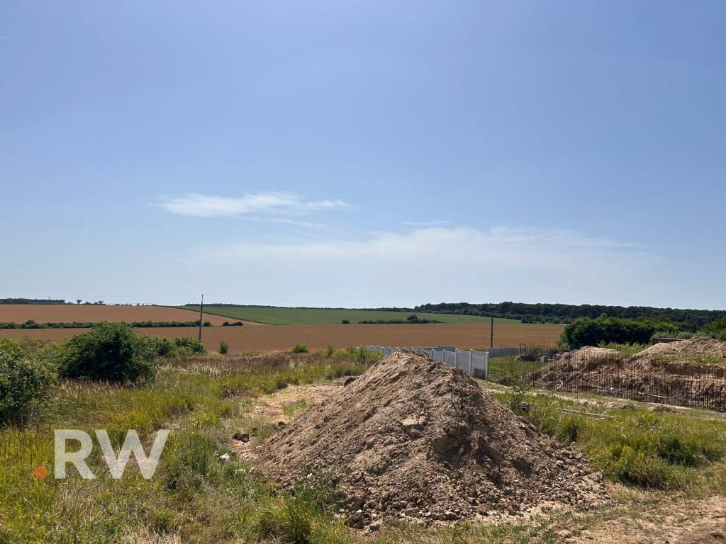 2 pozemky v lokalite Nový Cabaj - rovinaté - 5720 m2 - 5