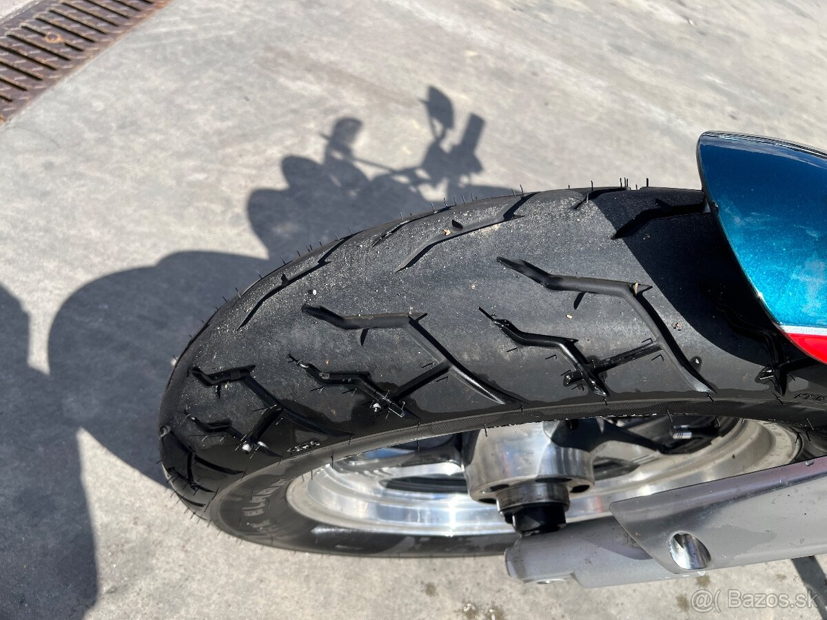 Suzuki VZ 800 Marauder - 5