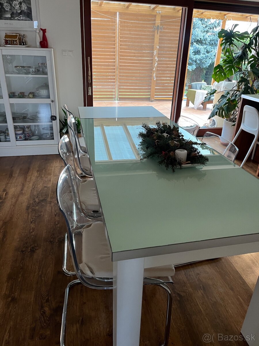 Jedálenský stol - 5