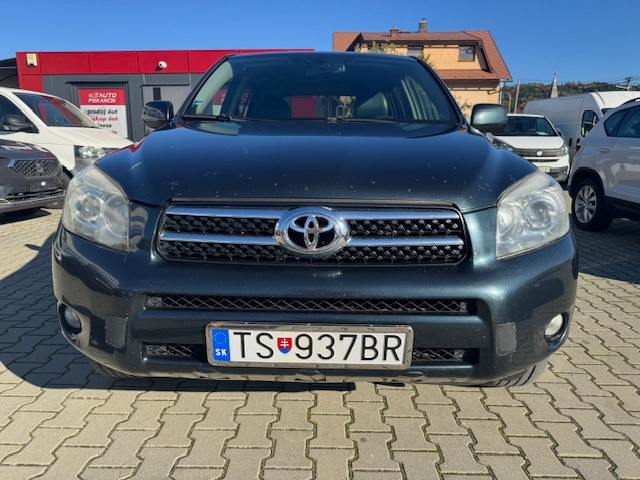 Toyota RAV4 2.2 D-4D AKONTACIA OD 0% - 5