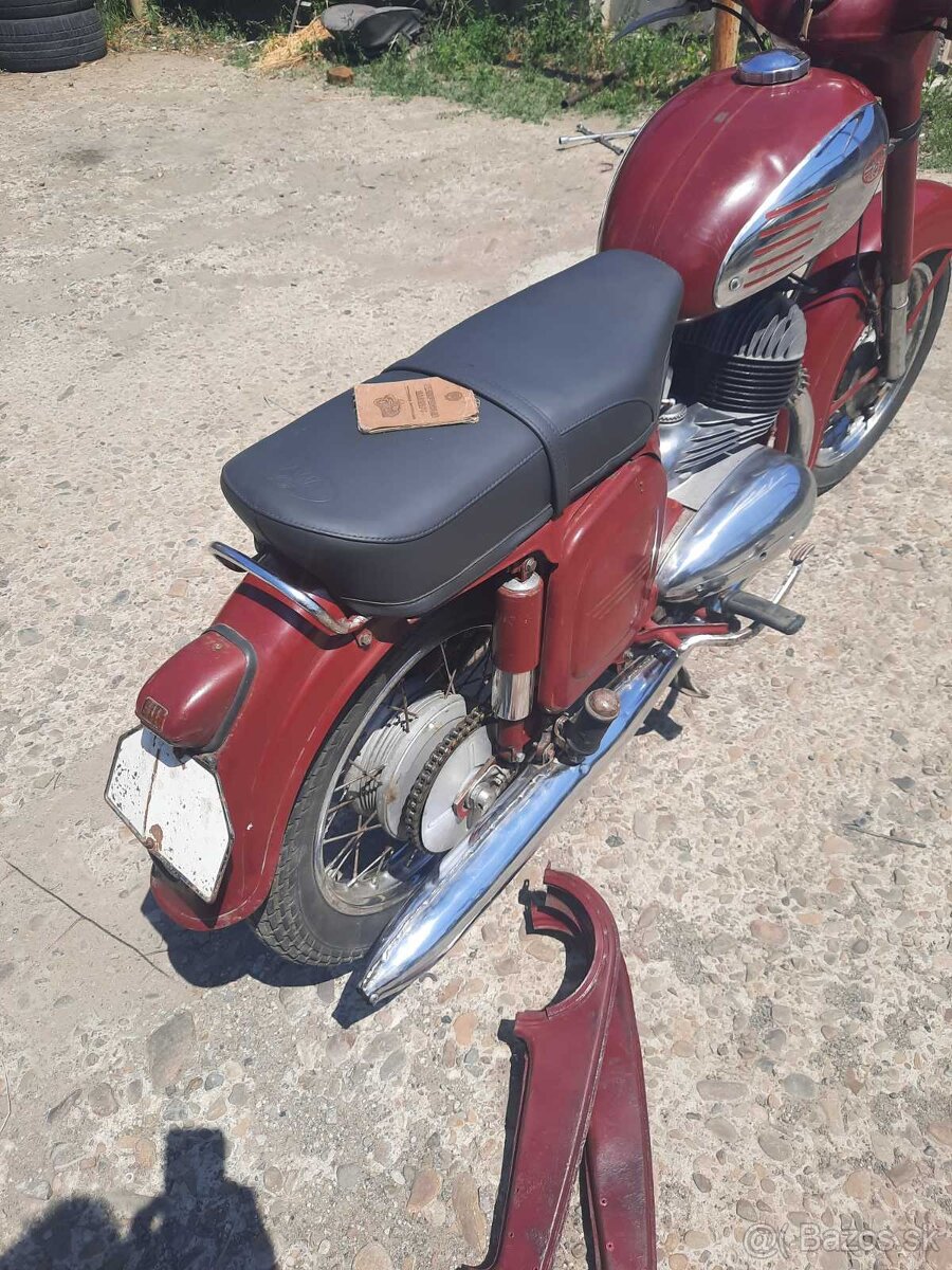 Jawa 350 model 354 - 5