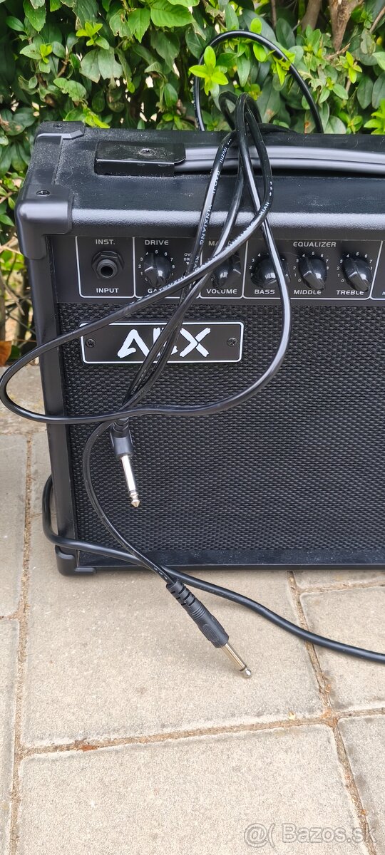 Predám set elektrickej gitary Stratocaster ST-230 + kombo - 5