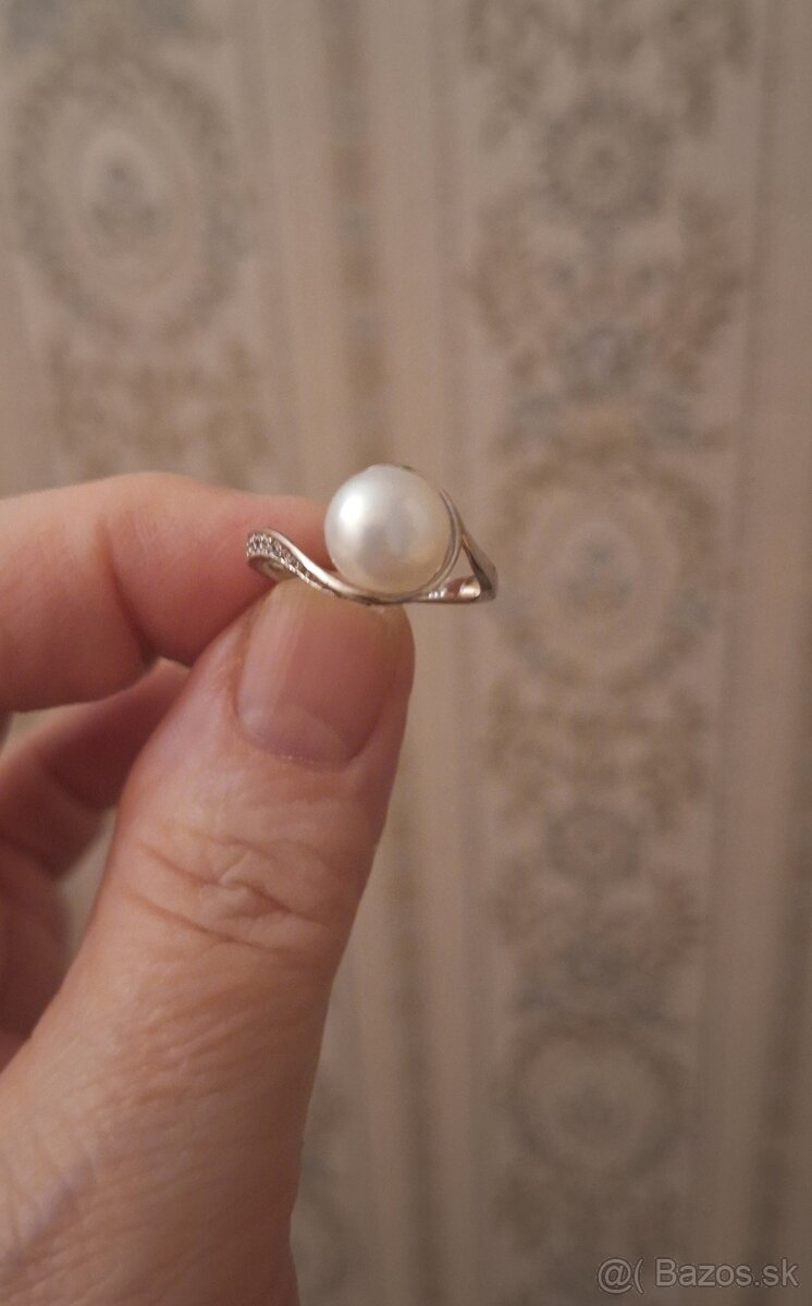Strieborný prstienok a strieborné prívesky s perlou - 5