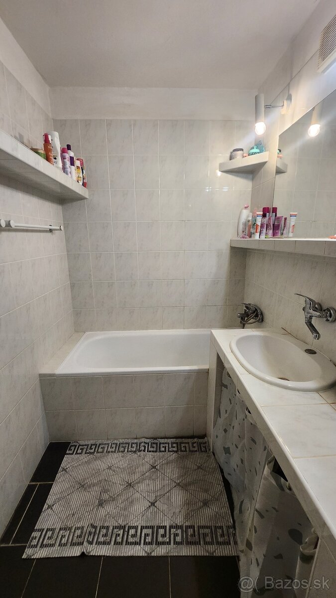 Prenajmem veľkú izbu na začiatku Petržalky - 5