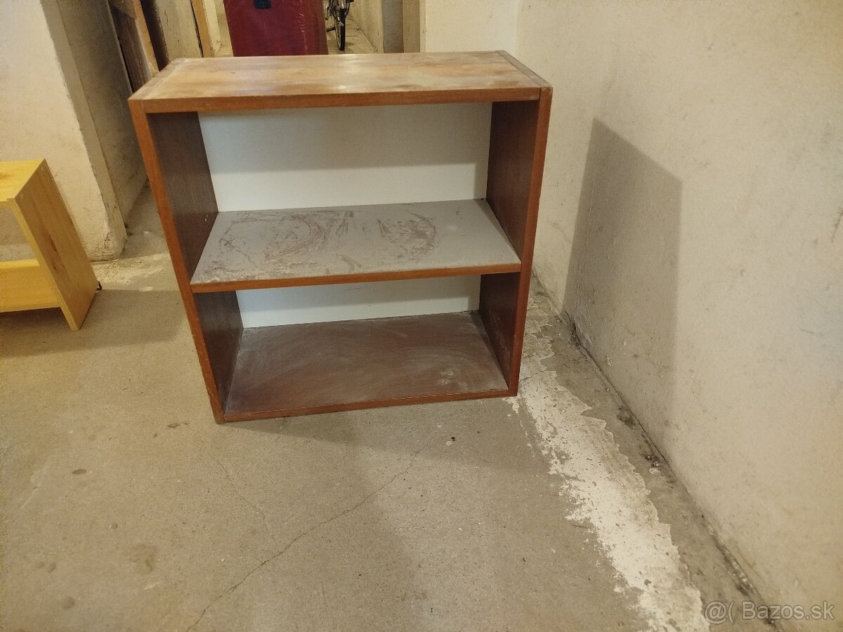 Starší zachovalý nábytok - 5