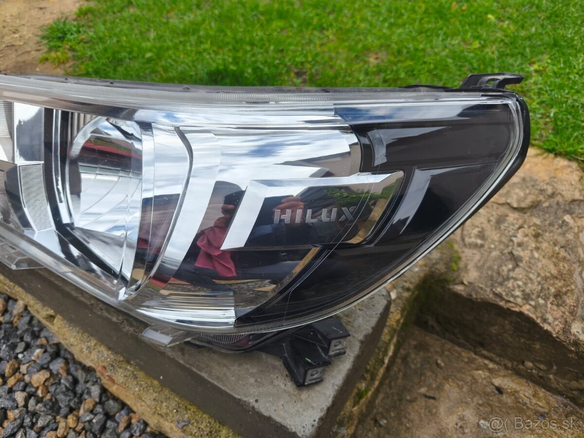 Predné svetlá na Toyota Hilux 2015-2020