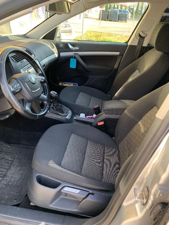 Škoda Octávia Combi 1,6 77 kW, 2012 rok - 5