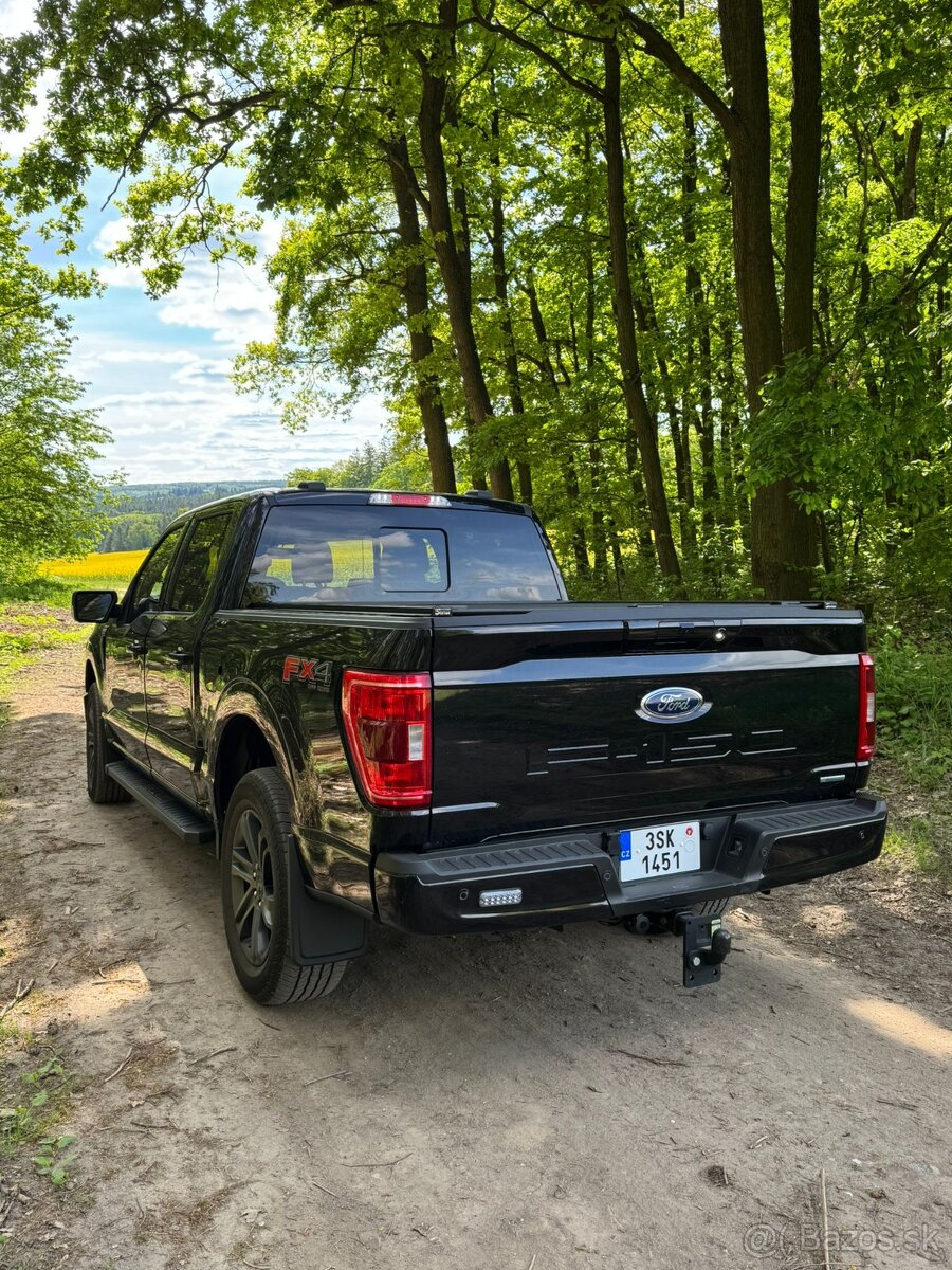 Prodám Ford F-150. Najeto jen 21700km