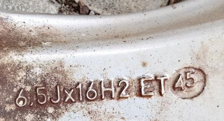 4x alu disky 16" 5x114,3 ET45 + letné 205 55 /R16 - 5